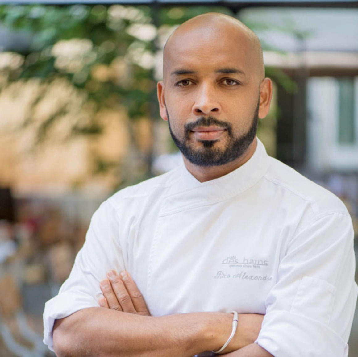Rico ALEXANDRE, en tenue de chef au Café des Bains